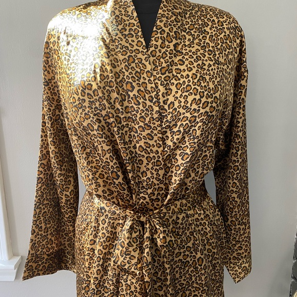 Vintage bath Robe - Picture 2 of 12